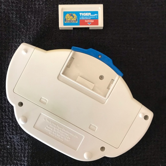 Wheel of Fortune “deluxe” handheld electronic game - Picture 6 of 10